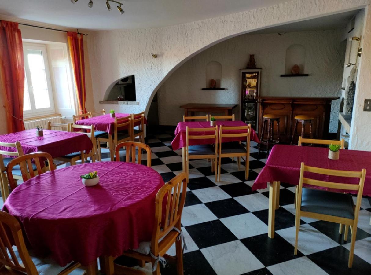Hotel Les Remparts Nozeroy Eksteriør bilde