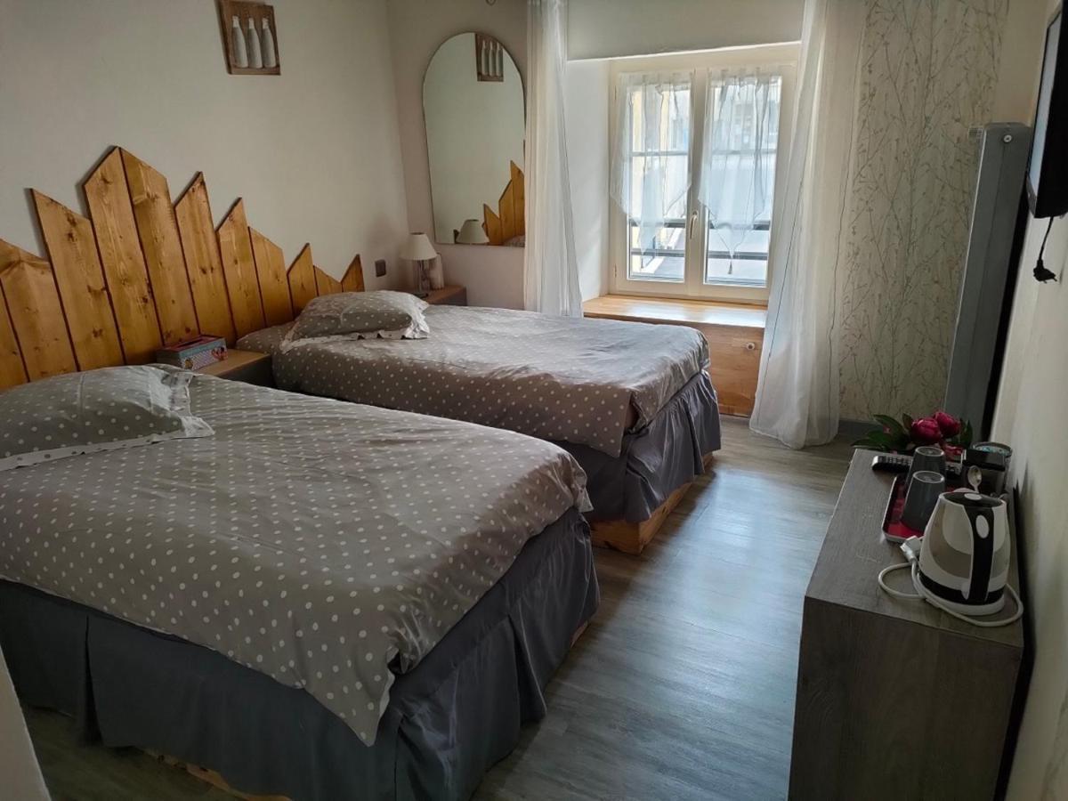 Hotel Les Remparts Nozeroy Eksteriør bilde
