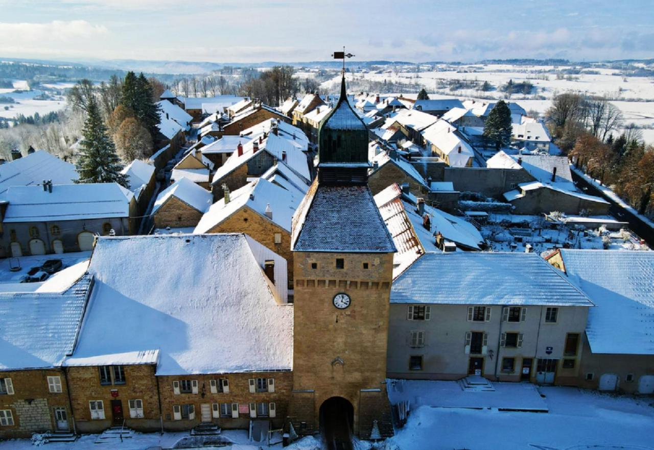 Hotel Les Remparts Nozeroy Eksteriør bilde